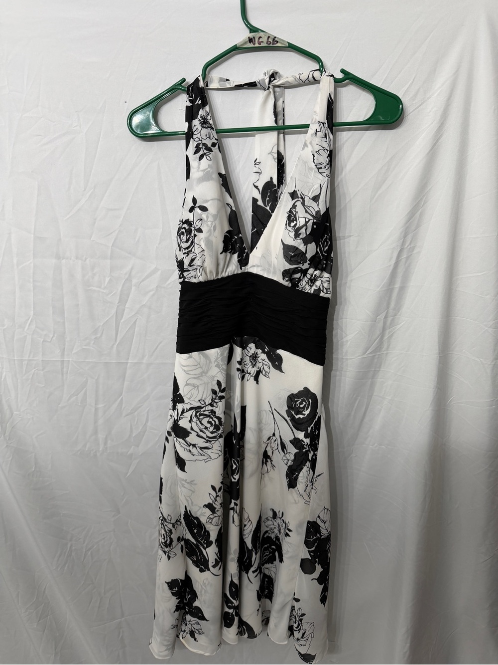 Women’s White House Black Market Black White Floral Halter Dress Size 2